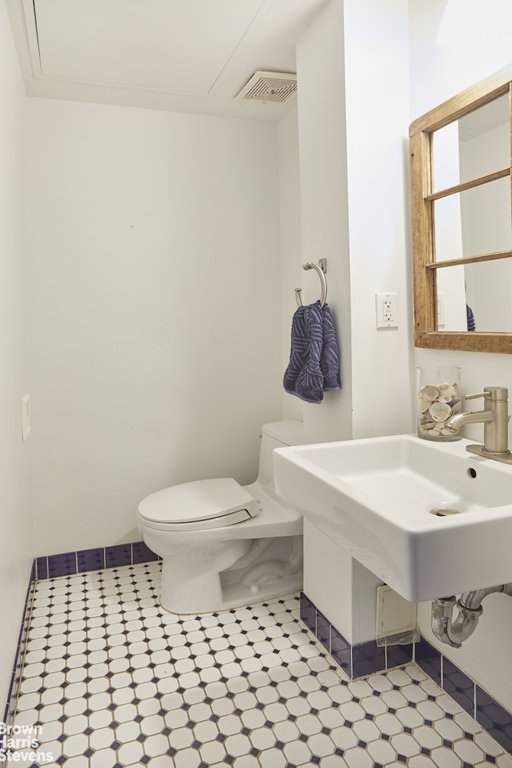 21-13 45th Avenue – For Sale photo 9