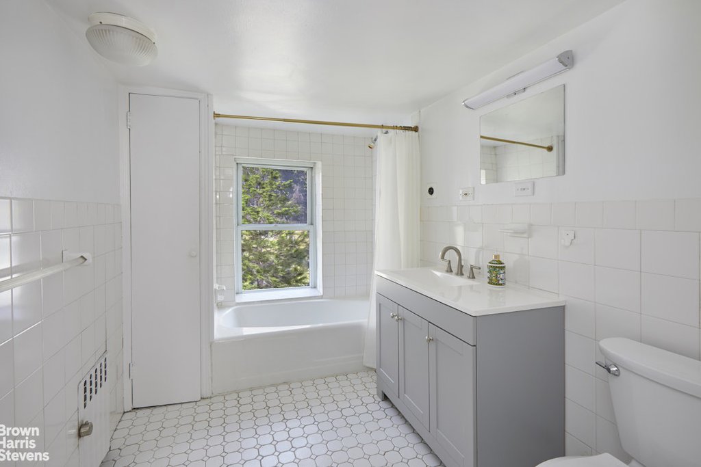 21-13 45th Avenue – For Sale photo 15