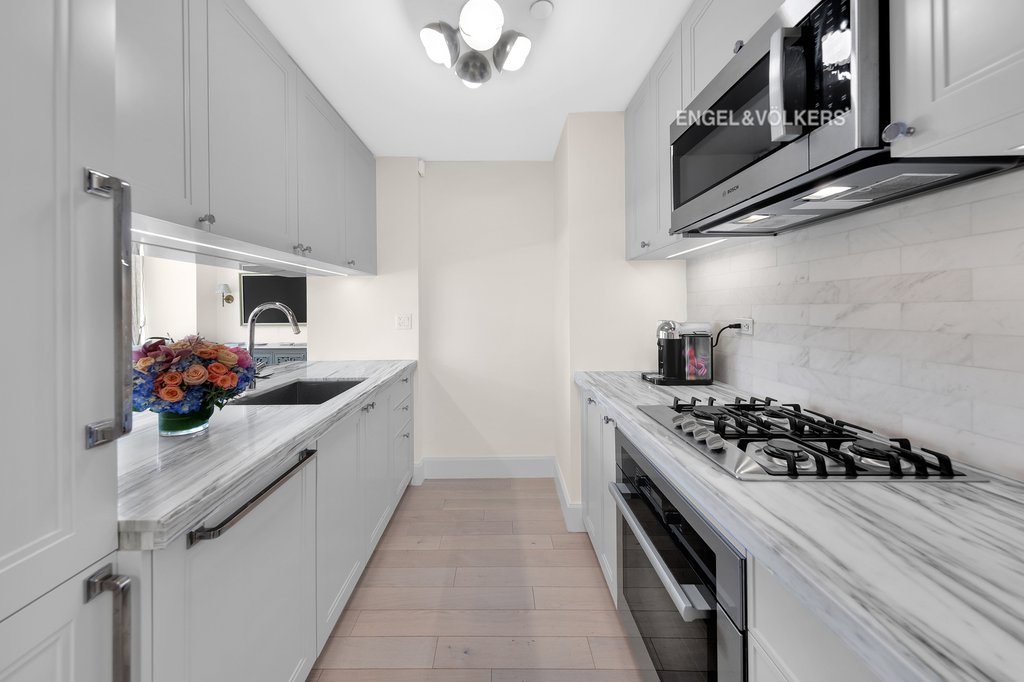 389 East 89th Street, Unit 10B photo 4