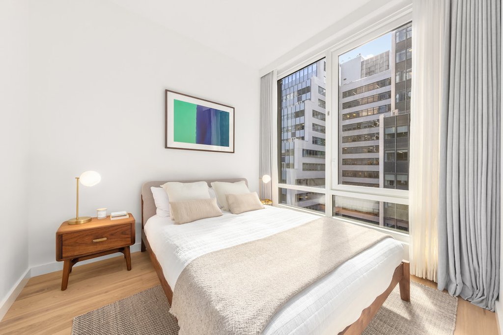 135 East 47th Street, Unit 20A photo 3
