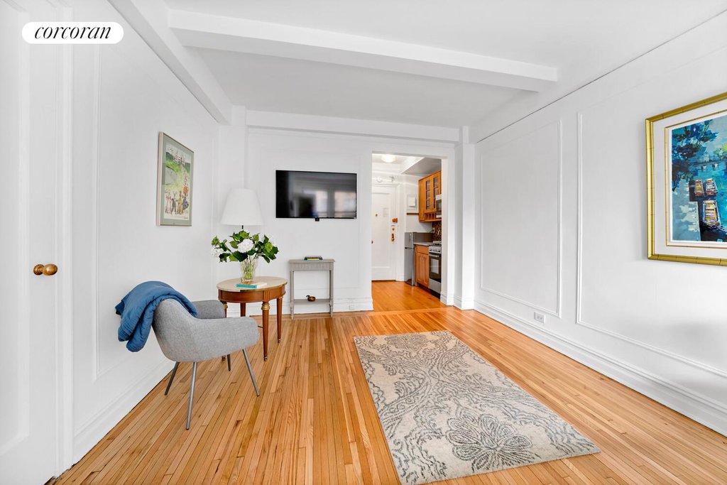 457 West 57th Street, Unit 603 photo 2