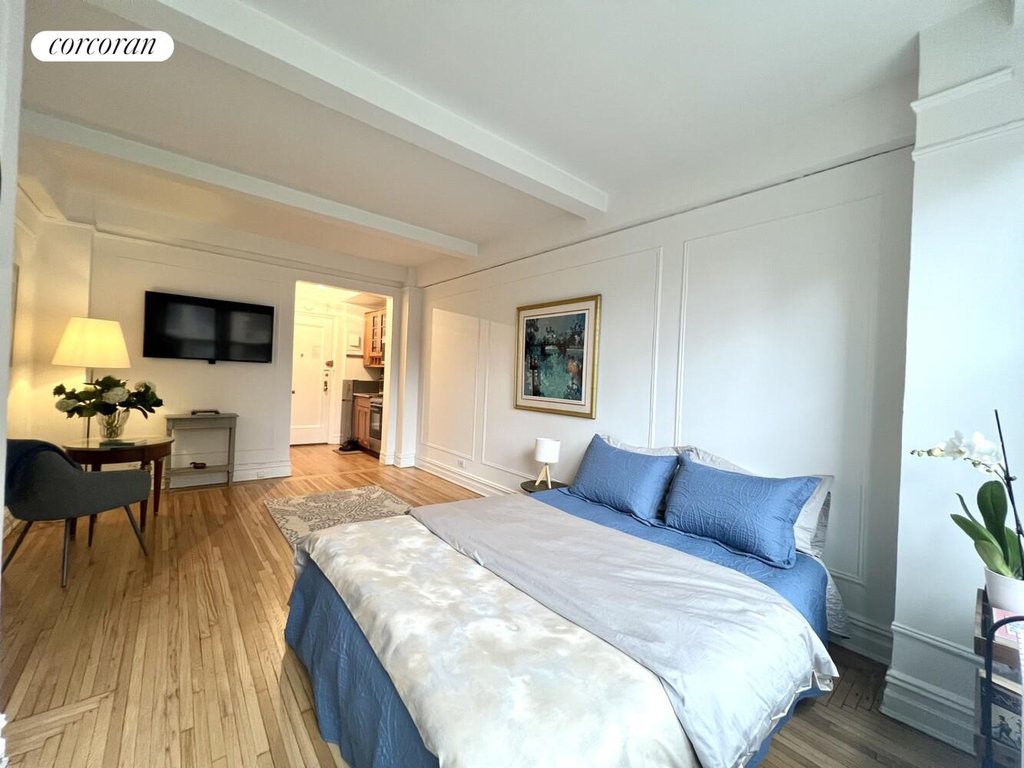 457 West 57th Street, Unit 603 photo 4