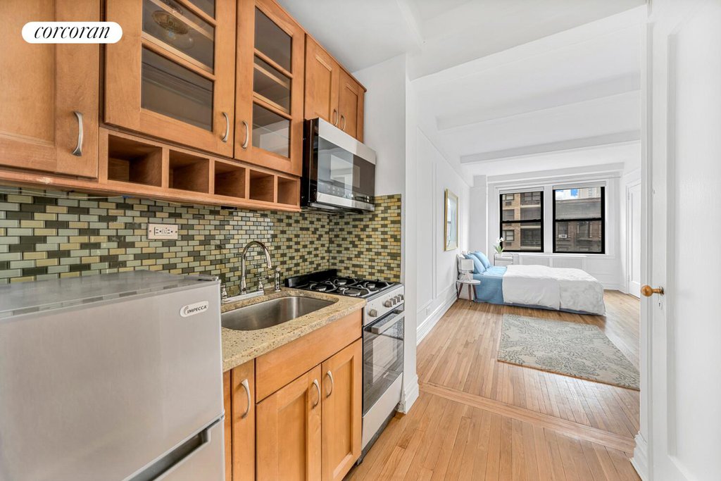 457 West 57th Street, Unit 603 photo 6