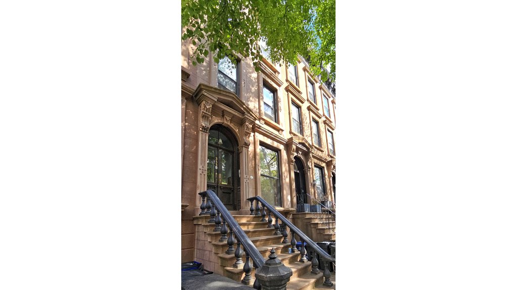 353A Clinton Street – For Sale photo 2