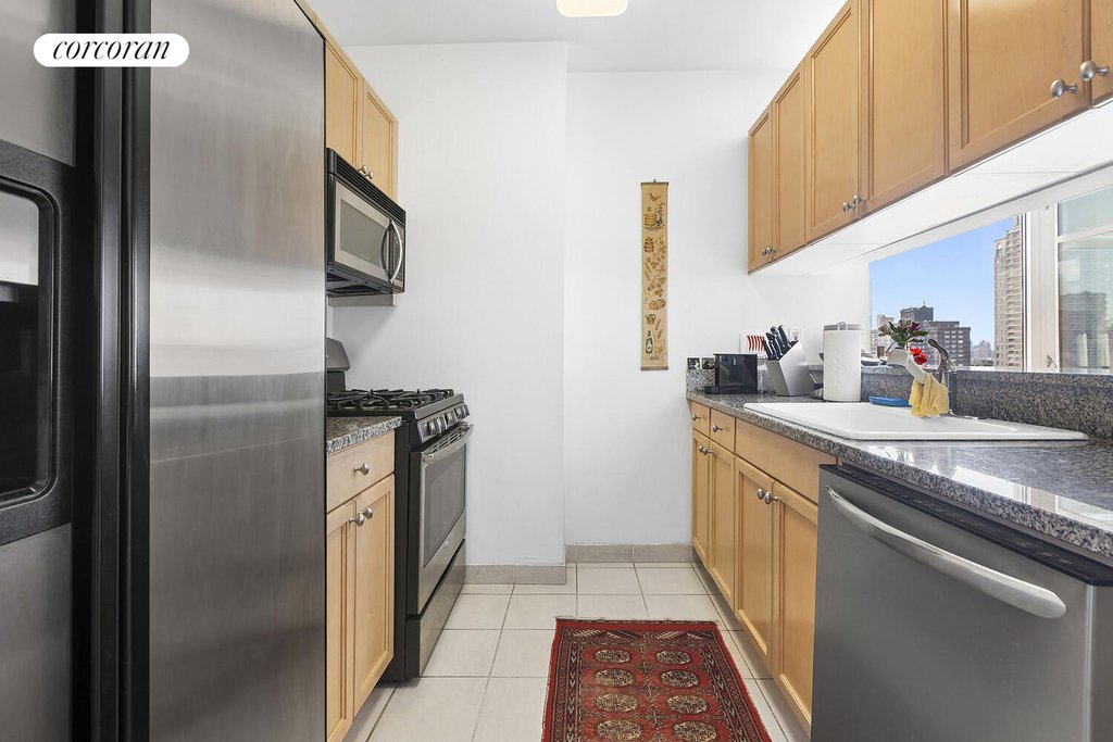 1760 Second Avenue, Unit 32C photo 7