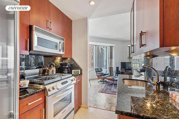 150 West 56th Street, Unit 6003 photo 2