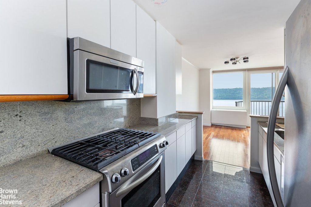 2521 Palisade Avenue, Unit 11B photo 9