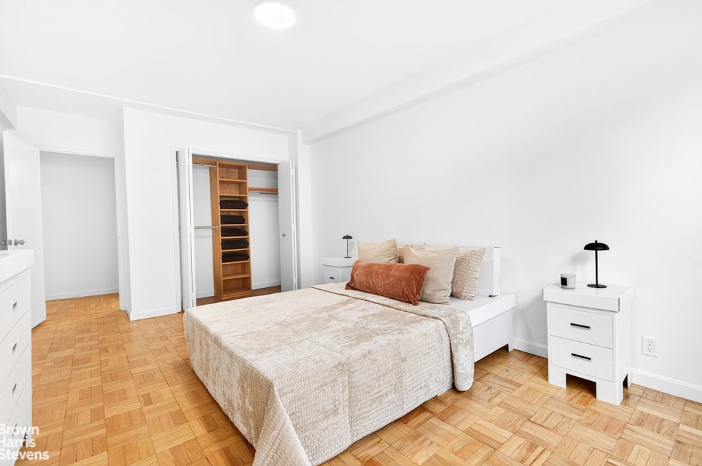 315 East 69th Street, Unit 6L photo 6