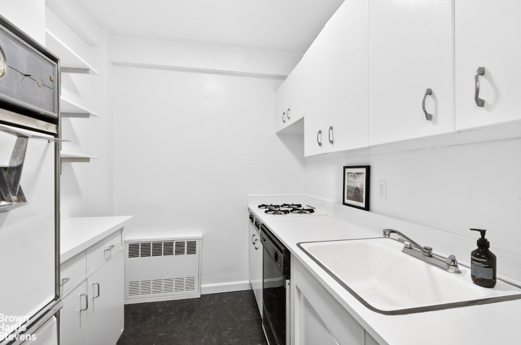 315 East 69th Street, Unit 6L photo 7