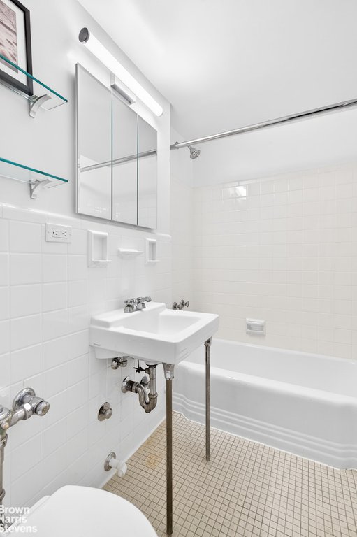 315 East 69th Street, Unit 6L photo 8