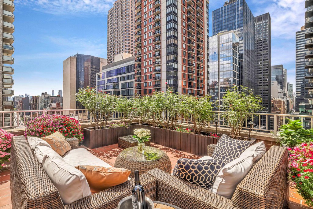 305 East 40th Street, Unit 19F