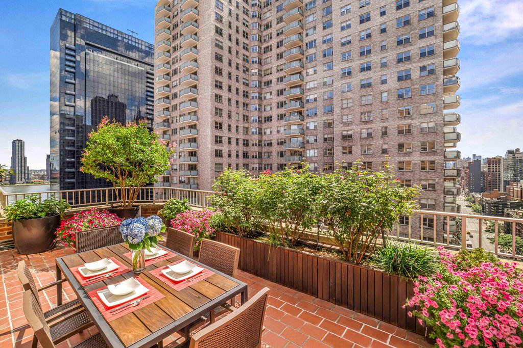 305 East 40th Street, Unit 19F photo 2