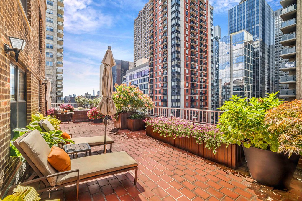 305 East 40th Street, Unit 19F photo 3