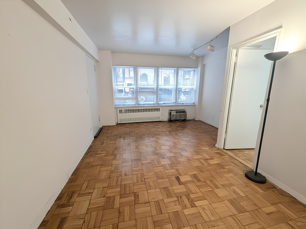 120 East 36th Street, Unit 1C photo 2