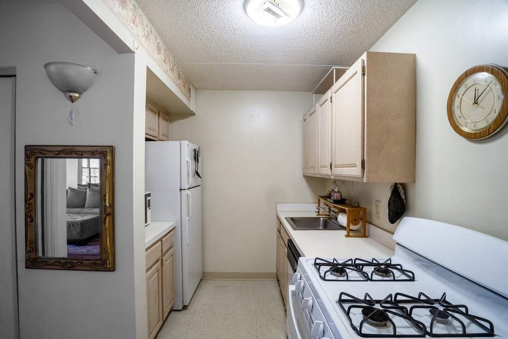 1919 Madison Avenue, Unit 220 photo 7