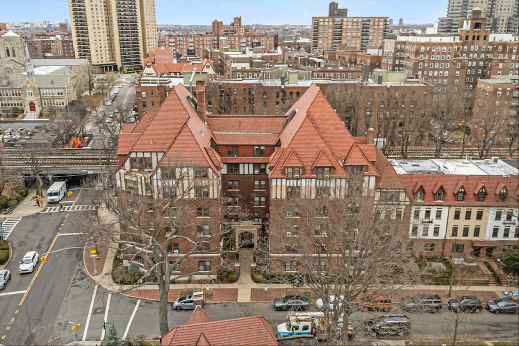 150 Burns Street, Unit 6H photo 2