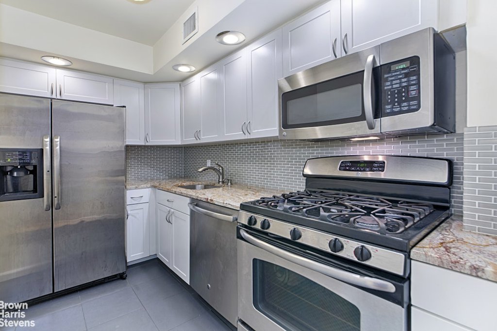 340 East 74th Street, Unit 7K photo 3