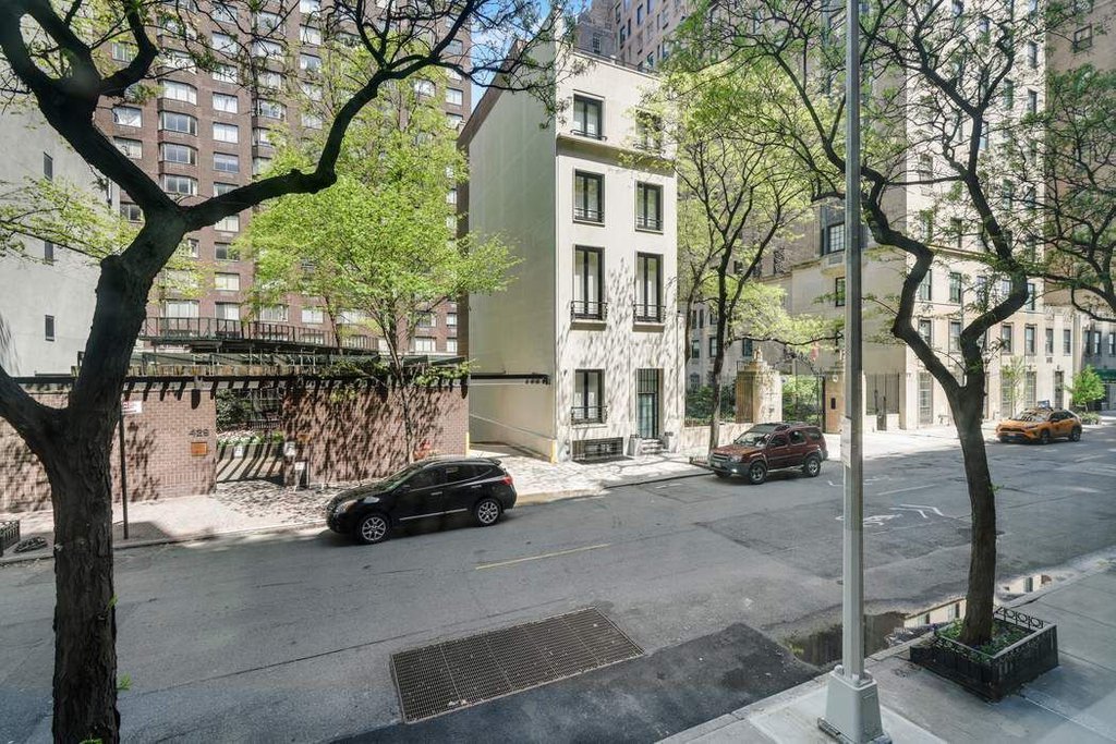 424 East 52nd Street, Unit 2A photo 5