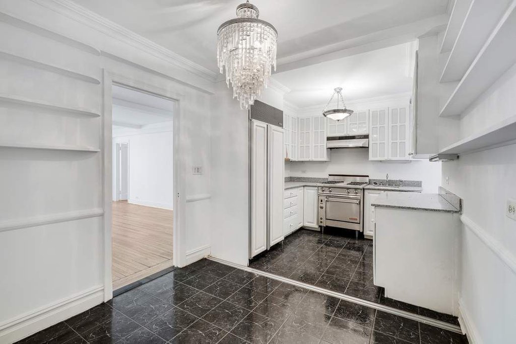 424 East 52nd Street, Unit 2A photo 8