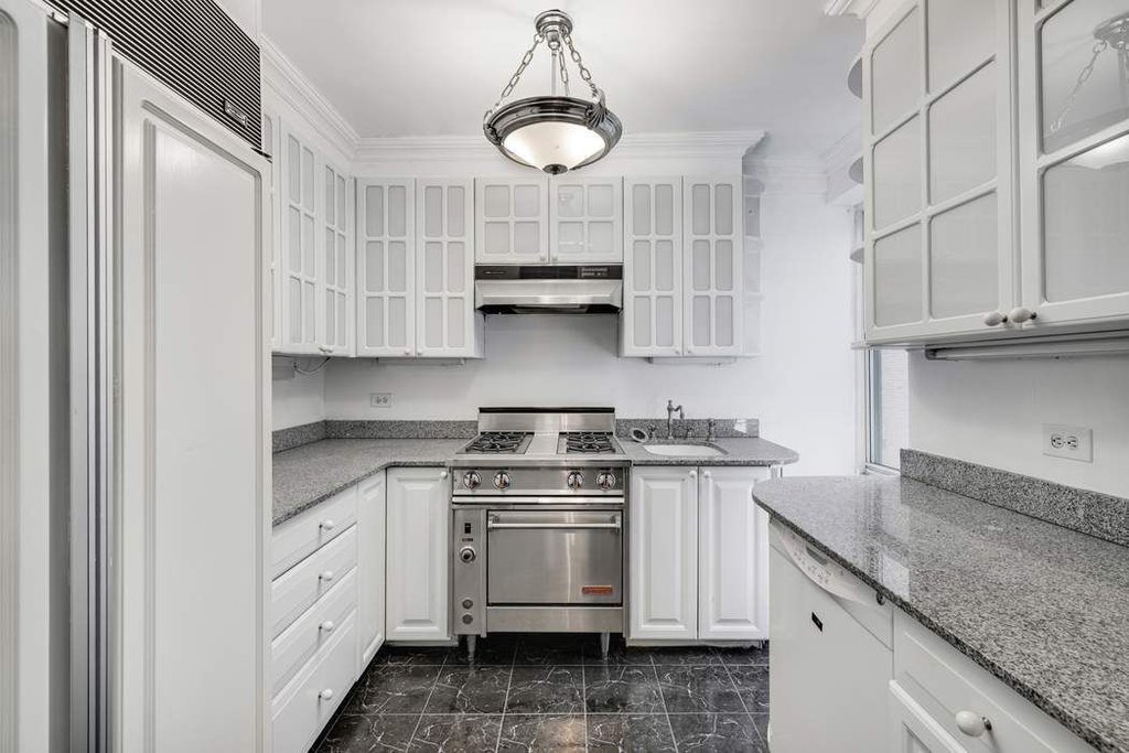 424 East 52nd Street, Unit 2A photo 9