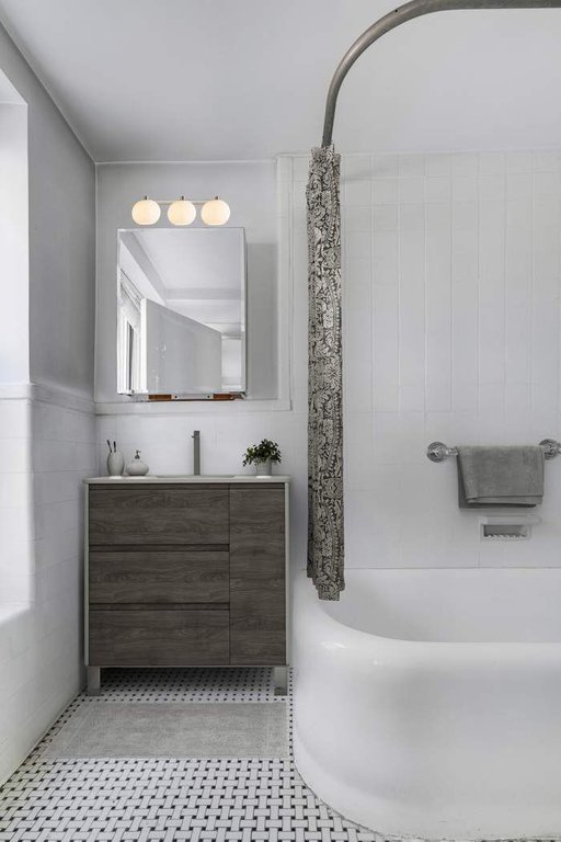 424 East 52nd Street, Unit 2A photo 12