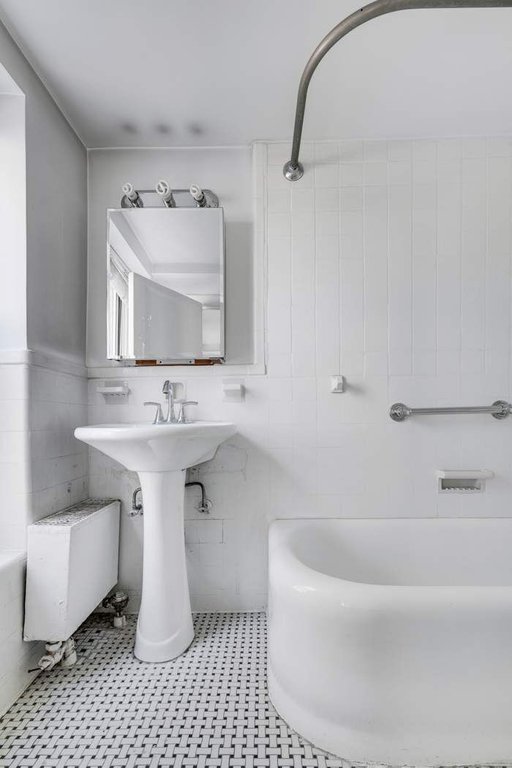 424 East 52nd Street, Unit 2A photo 13