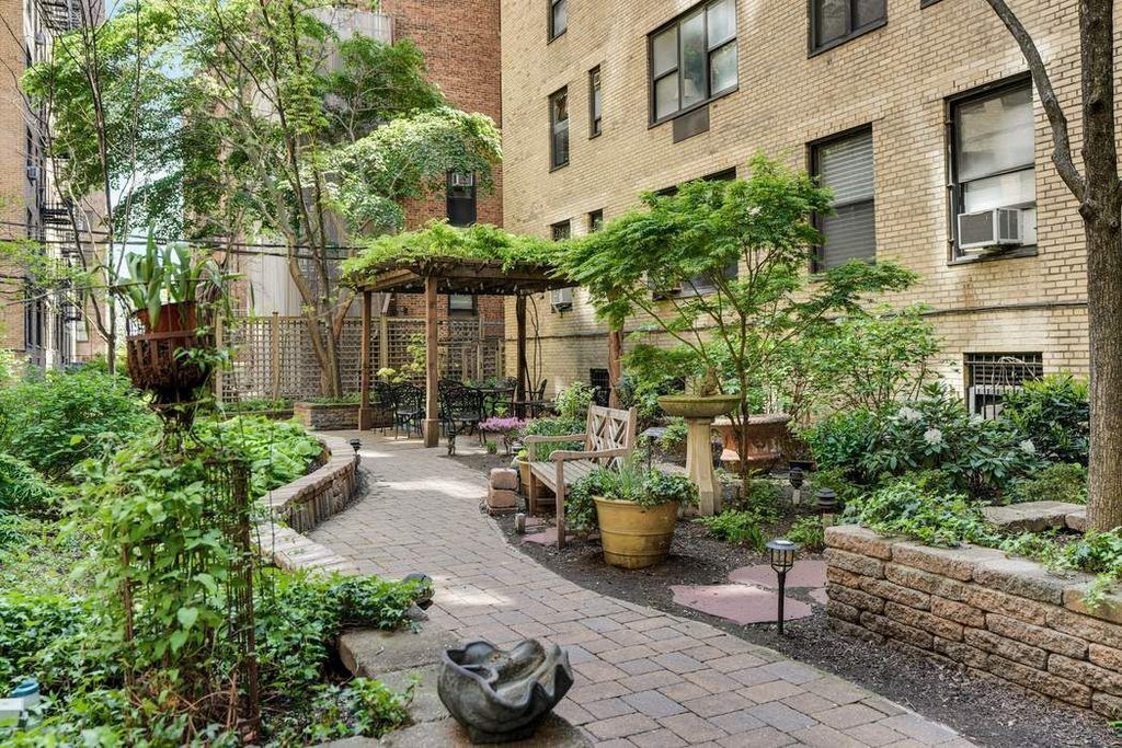 424 East 52nd Street, Unit 2A photo 16