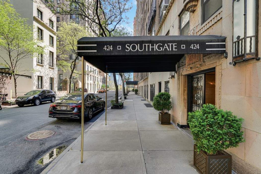424 East 52nd Street, Unit 2A photo 17