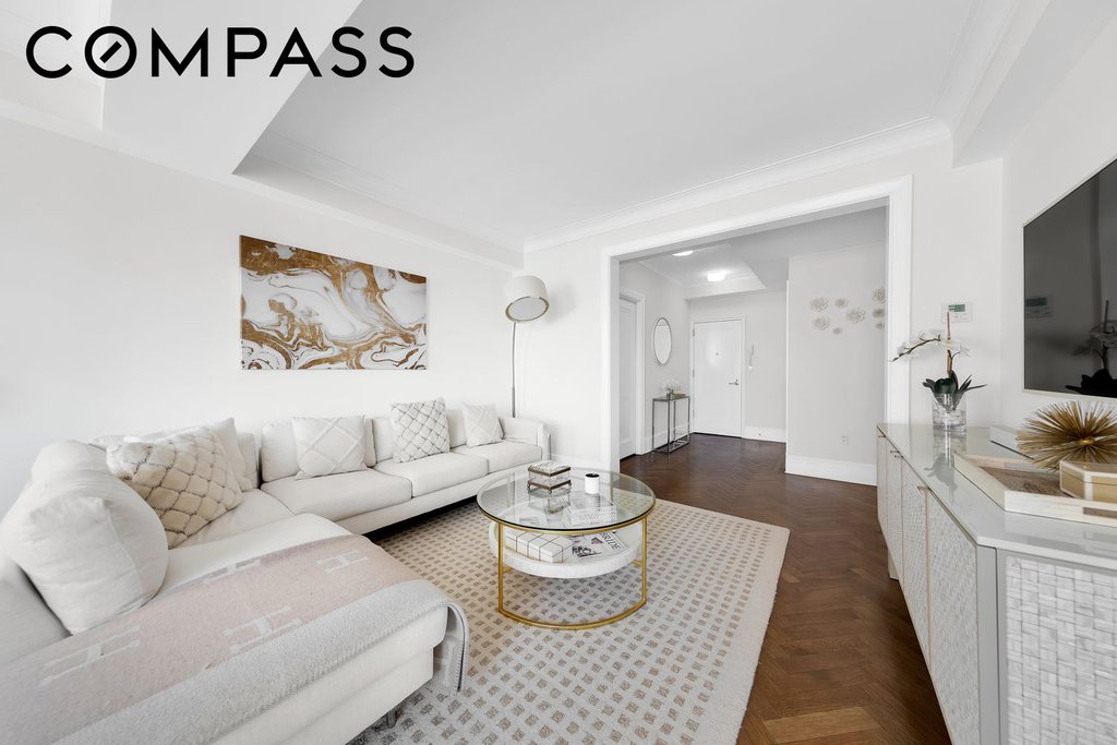 530 Park Avenue, Unit 19G photo 2