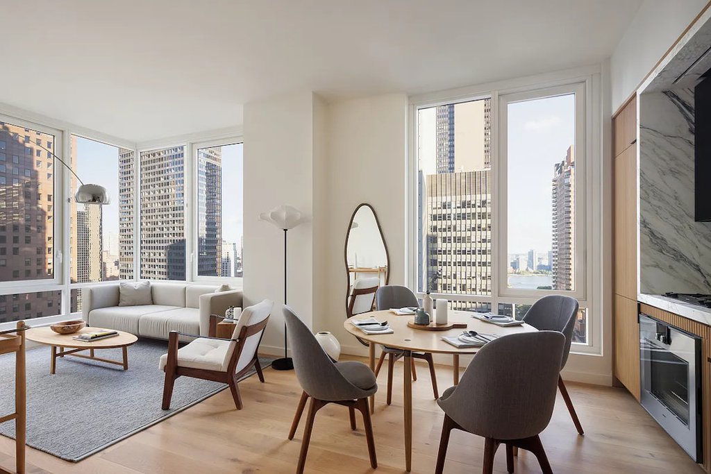 135 East 47th Street, Unit 20B