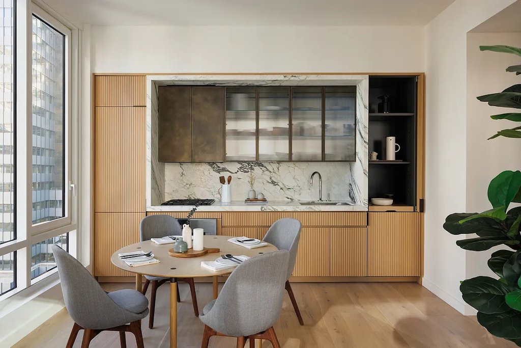 135 East 47th Street, Unit 20B photo 2