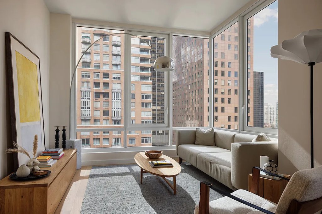 135 East 47th Street, Unit 20B photo 3