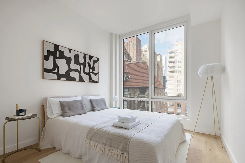 135 East 47th Street, Unit 20B photo 8