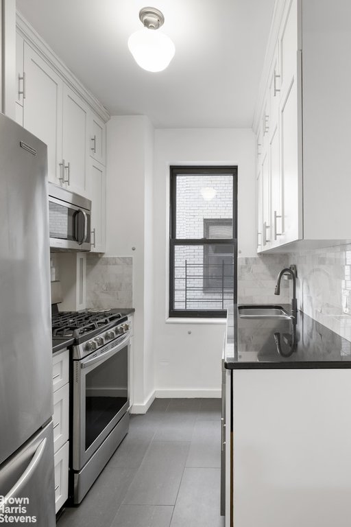 350 Cabrini Boulevard, Unit 4B photo 3