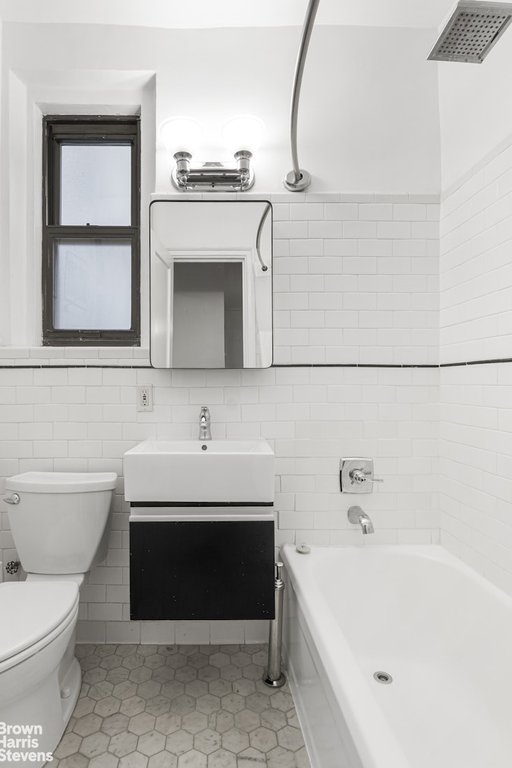 350 Cabrini Boulevard, Unit 4B photo 6