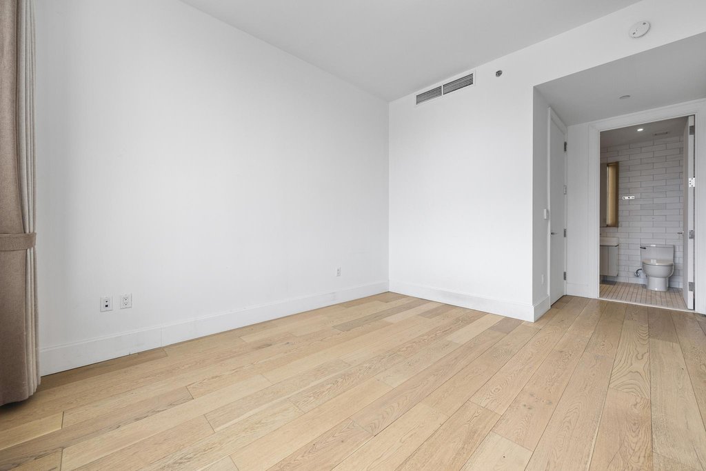 22-18 Jackson Avenue, Unit 409 photo 9