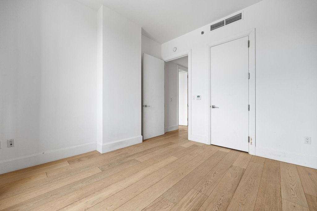 22-18 Jackson Avenue, Unit 409 photo 11