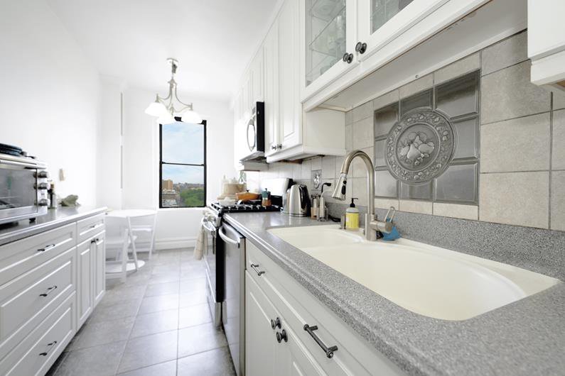 467 Central Park West, Unit 14B photo 8