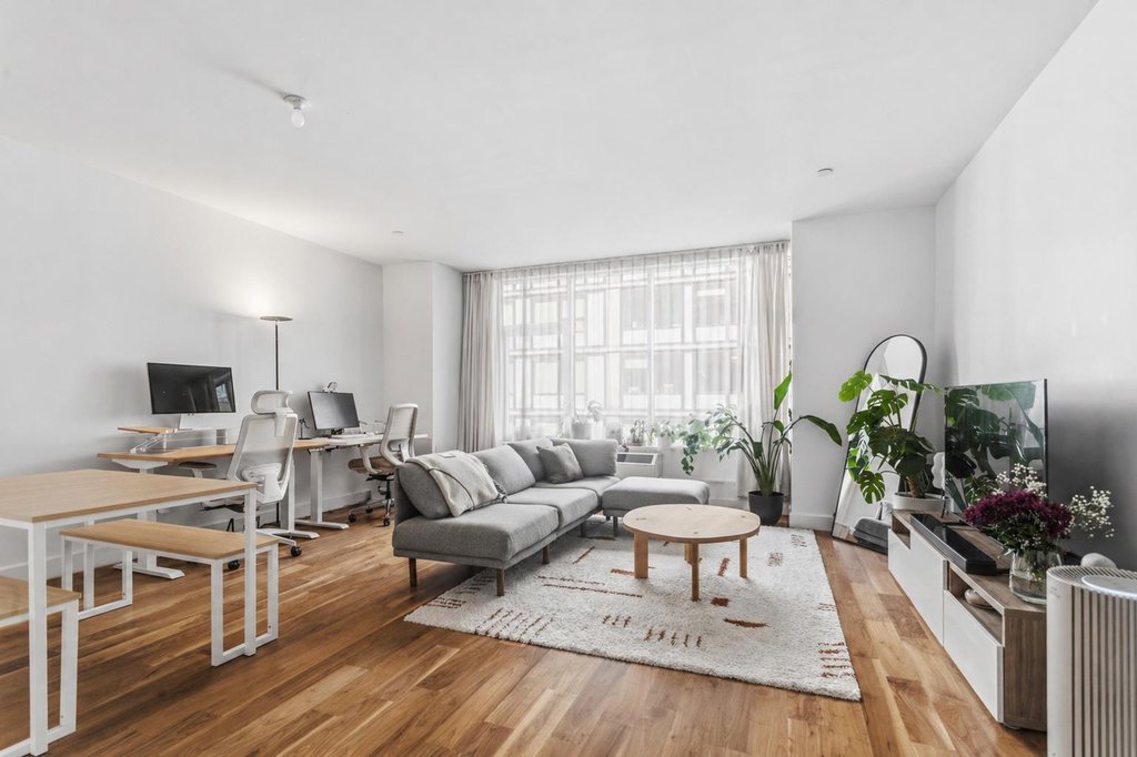 2-17 51st Avenue, Unit 517