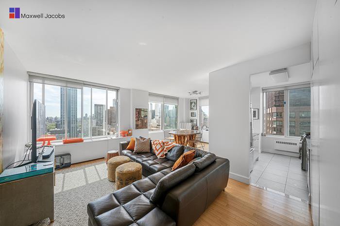 200 Riverside Boulevard, Unit 39D