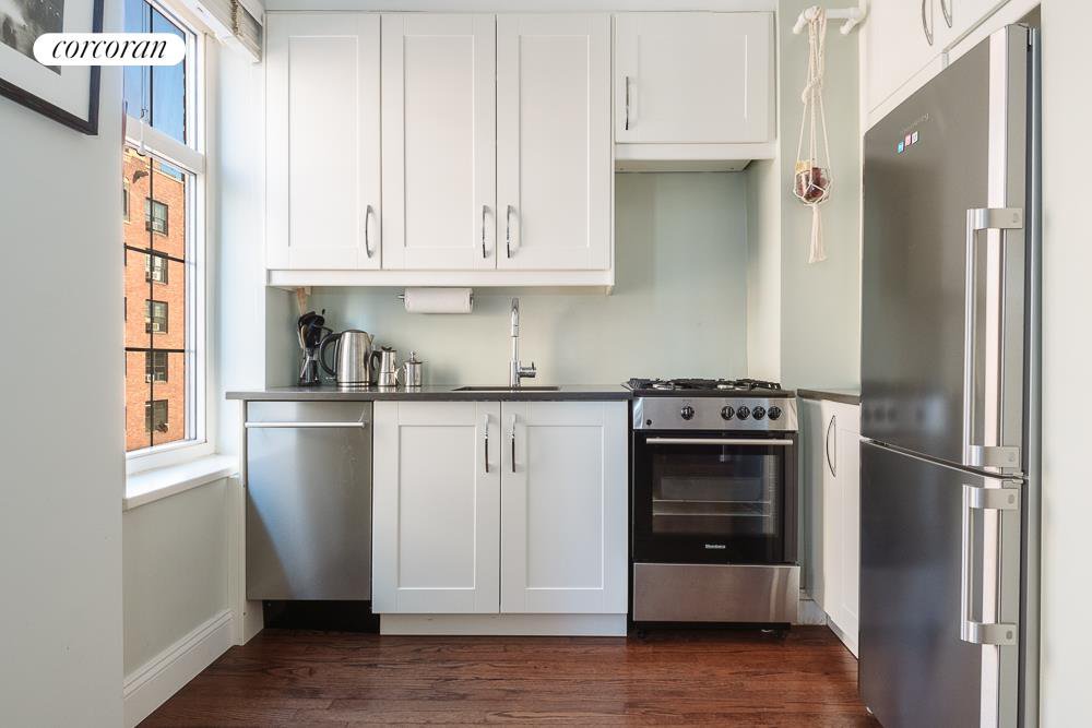 465 West 23rd Street, Unit 14H photo 4