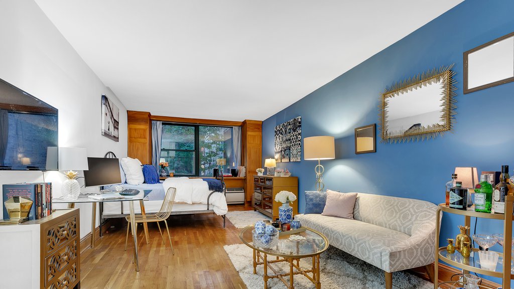 212 East 77th Street, Unit 2B