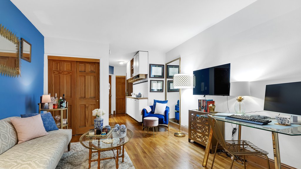 212 East 77th Street, Unit 2B photo 2