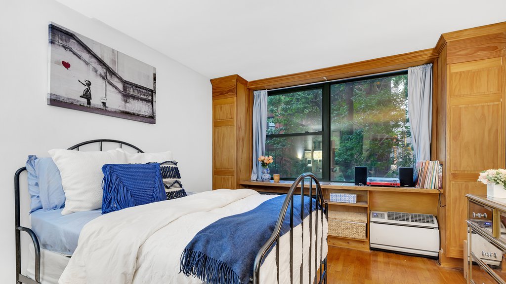 212 East 77th Street, Unit 2B photo 4