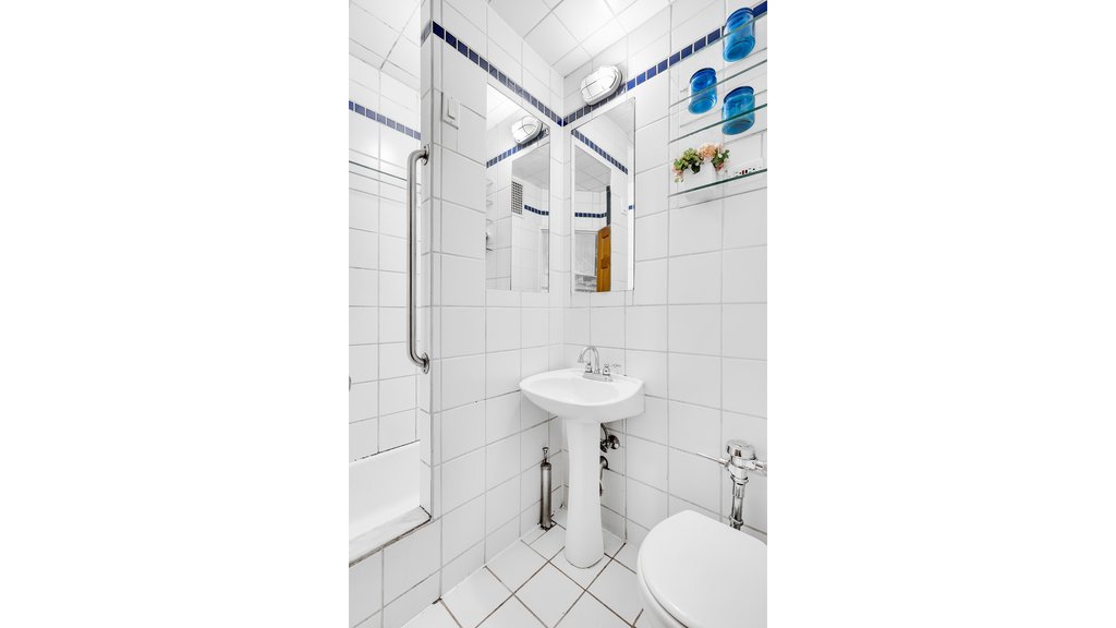 212 East 77th Street, Unit 2B photo 5