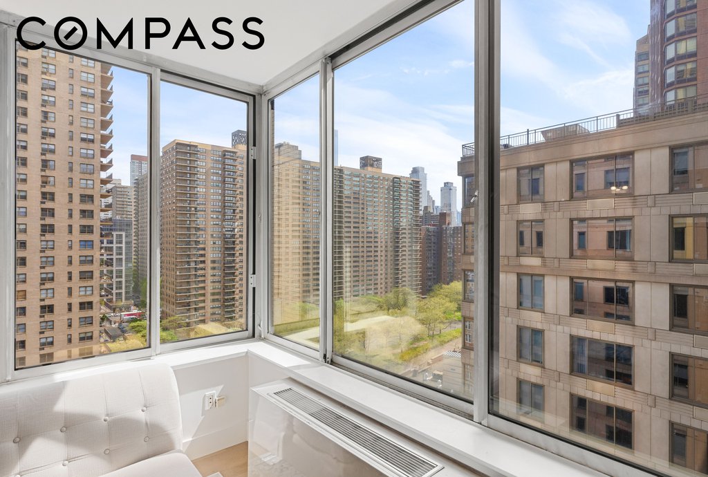 200 Riverside Boulevard, Unit 15F photo 4