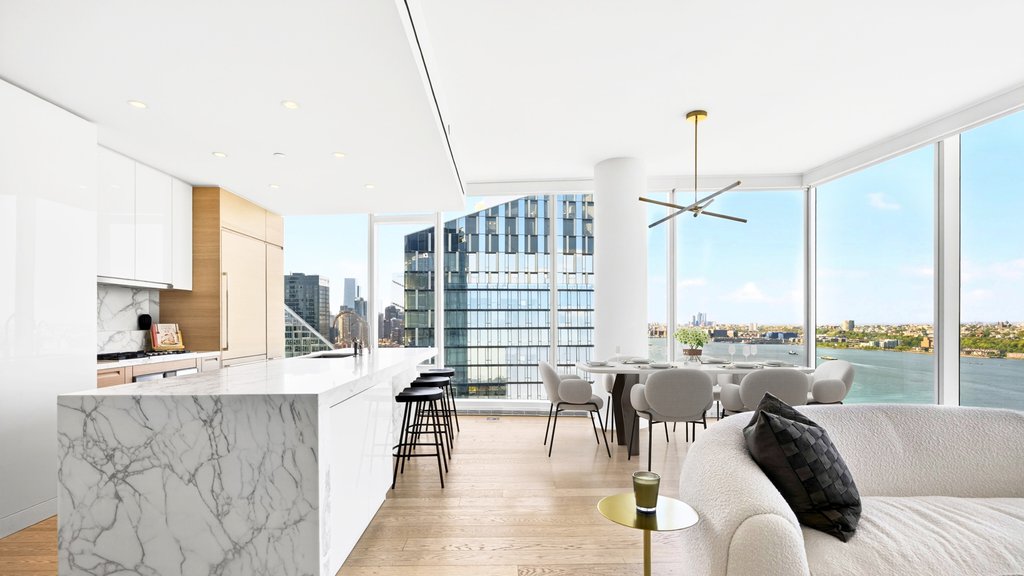 30 Riverside Boulevard, Unit 33A photo 3