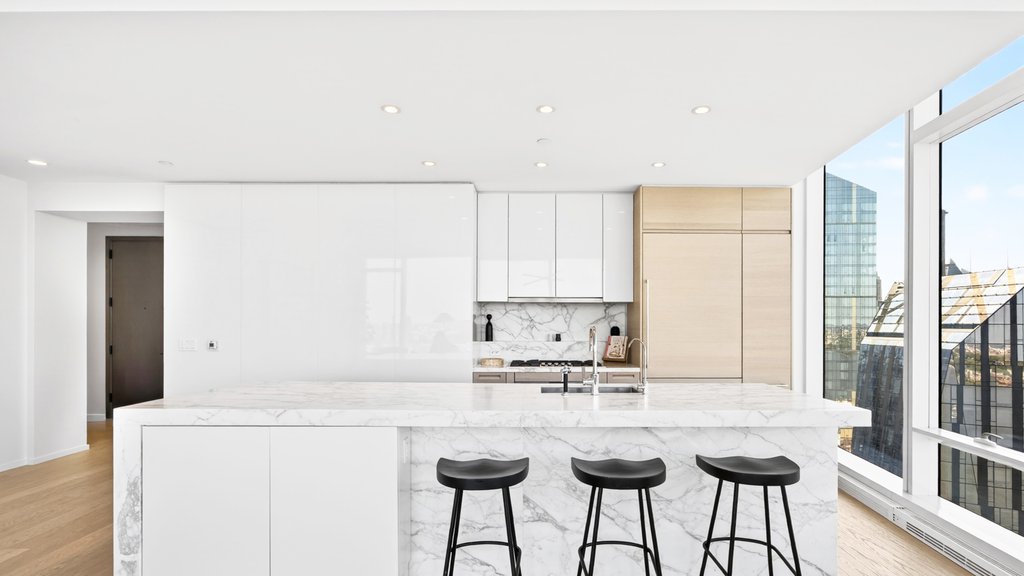 30 Riverside Boulevard, Unit 33A photo 5