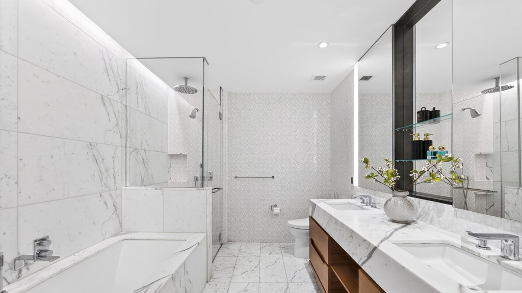 30 Riverside Boulevard, Unit 33A photo 10