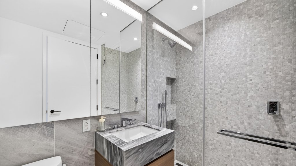 30 Riverside Boulevard, Unit 33A photo 15